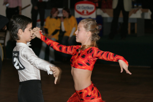 Ballroom_dance_competition_cha_cha_3